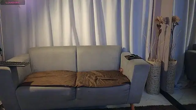 YuliethPetite online show from 03/03/26, 12:00