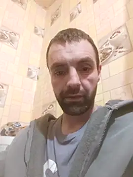 Snapshot of MaksDzubaV chatting on 10/25/25, 07:08 MaksDzubaV online show from 10/25/25, 07:08