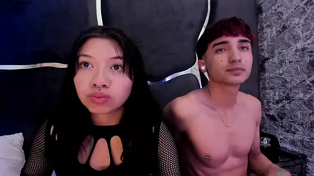 Snapshot of LauryAndNarem69 chatting on 03/19/25, 08:43 LauryAndNarem69 online show from 03/19/25, 08:43