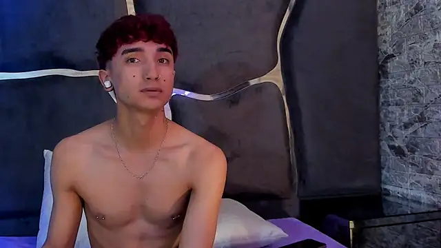 Snapshot of LauryAndNarem69 chatting on 03/22/25, 03:09 LauryAndNarem69 online show from 03/22/25, 03:09