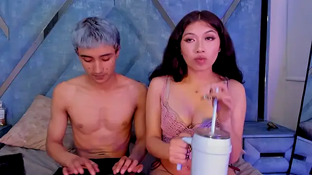 Snapshot of LauryAndNarem69 chatting on 11/14/25, 07:07 LauryAndNarem69 online show from 11/14/25, 07:07