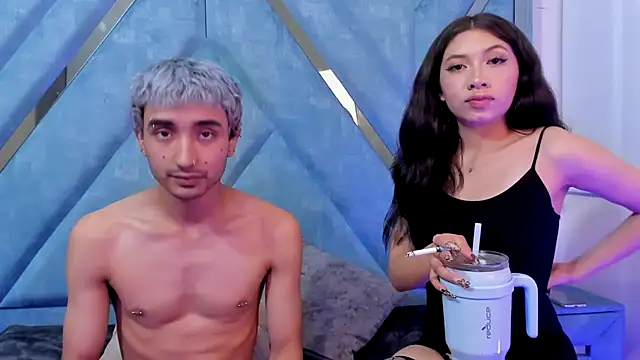 Snapshot of LauryAndNarem69 chatting on 11/20/25, 07:30 LauryAndNarem69 online show from 11/20/25, 07:30