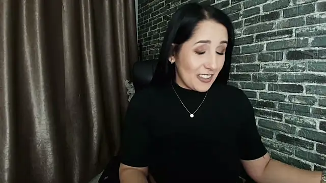 Snapshot of missdyaa chatting on 10/20/25, 11:16 missdyaa online show from 10/20/25, 11:16