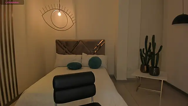 MaiaCollins online show from 10/19/25, 04:40