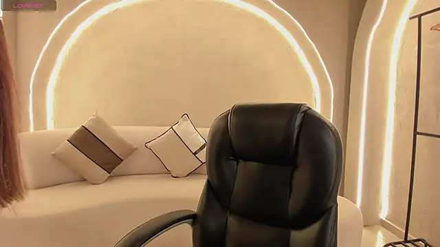 MaiaCollins online show from 11/17/25, 12:33