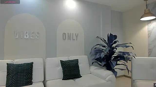 MaiaCollins online show from 04/10/26, 07:18