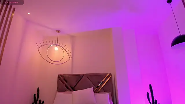 MaiaCollins online show from 04/18/26, 07:58