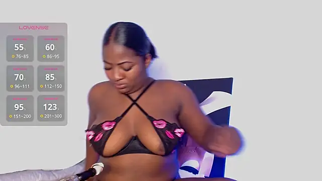 Snapshot of LaurenG7 chatting on 11/07/25, 08:09 LaurenG7 online show from 11/07/25, 08:09