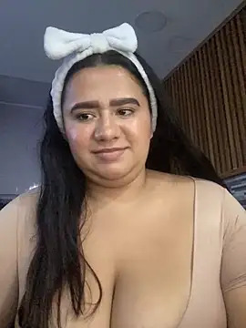 Snapshot of Vaiolet_2222 chatting on 11/02/25, 10:06 Vaiolet 2222 online show from 11/02/25, 10:06