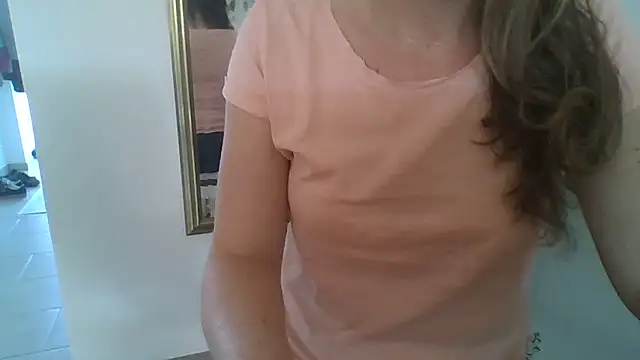 Snapshot of naturliebe chatting on 03/18/25, 01:53 naturliebe online show from 03/18/25, 01:53