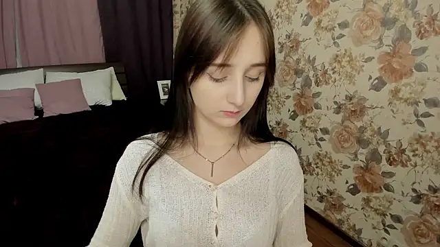 JulietMonli online show from 10/18/25, 07:03