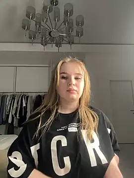 Snapshot of Amy_Sky_ chatting on 03/19/25, 04:02 Amy Sky online show from 03/19/25, 04:02