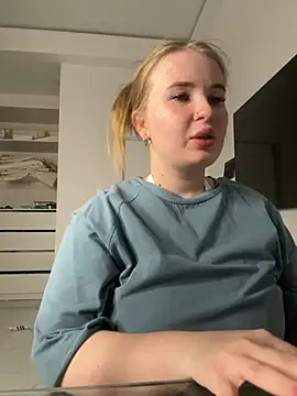 Snapshot of Amy_Sky_ chatting on 03/20/25, 04:09 Amy Sky online show from 03/20/25, 04:09