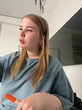 Snapshot of Amy_Sky_ chatting on 03/22/25, 06:00 Amy Sky online show from 03/22/25, 06:00