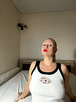 Nikusia online show from 10/09/25, 01:42