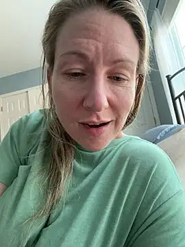 Snapshot of LittleMsMILF chatting on 02/25/26, 09:46 LittleMsMILF online show from 02/25/26, 09:46