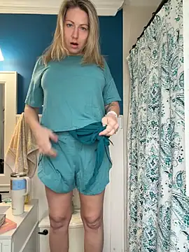 LittleMsMILF online show from 03/19/26, 06:56