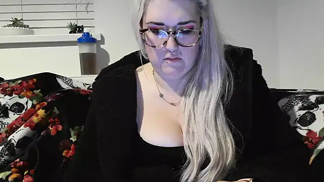 Snapshot of Sizzling_Indie36 chatting on 09/11/25, 09:37 Sizzling Indie36 online show from 09/11/25, 09:37