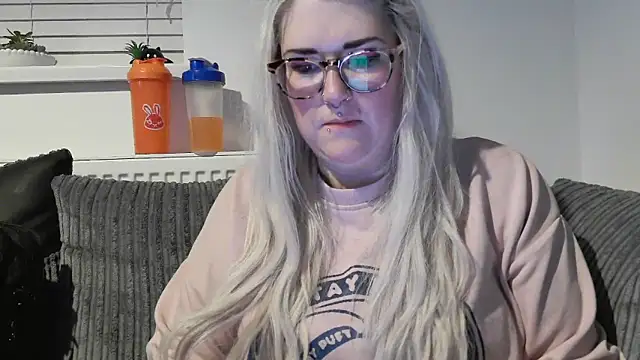 Snapshot of Sizzling_Indie36 chatting on 09/13/25, 12:54 Sizzling Indie36 online show from 09/13/25, 12:54