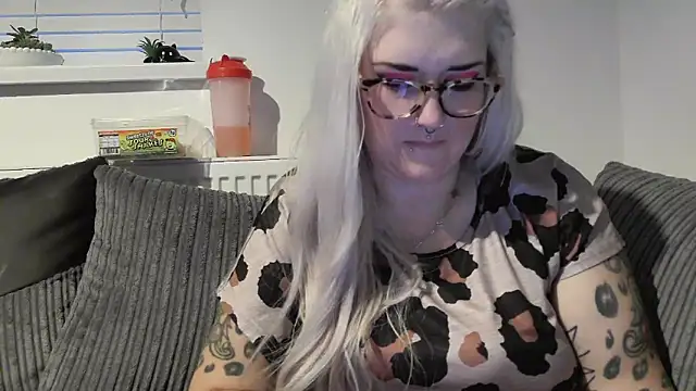 Snapshot of Sizzling_Indie36 chatting on 09/16/25, 06:31 Sizzling Indie36 online show from 09/16/25, 06:31