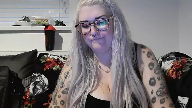 Snapshot of Sizzling_Indie36 chatting on 09/17/25, 06:09 Sizzling Indie36 online show from 09/17/25, 06:09