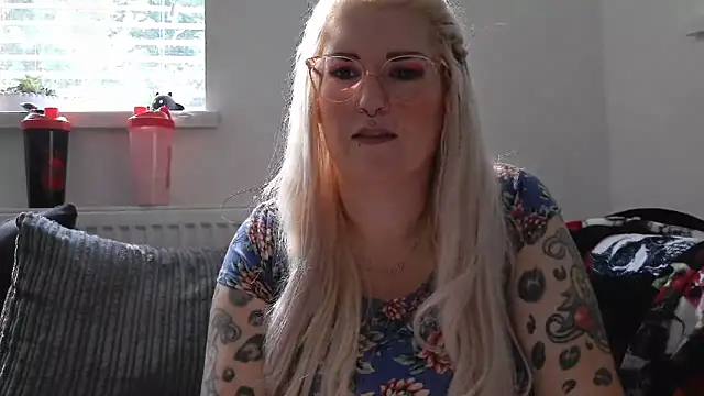 Snapshot of Sizzling_Indie36 chatting on 09/24/25, 11:46 Sizzling Indie36 online show from 09/24/25, 11:46