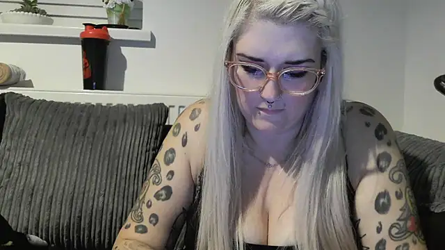 Snapshot of Sizzling_Indie36 chatting on 10/10/25, 06:18 Sizzling Indie36 online show from 10/10/25, 06:18