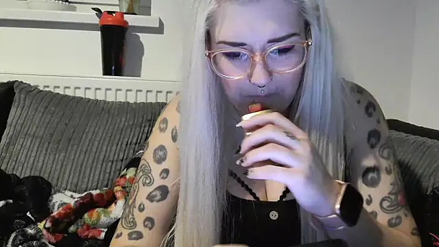 Snapshot of Sizzling_Indie36 chatting on 10/12/25, 09:36 Sizzling Indie36 online show from 10/12/25, 09:36