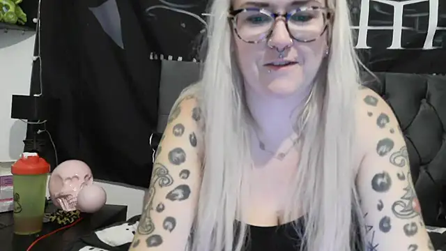 Snapshot of Sizzling_Indie36 chatting on 10/26/25, 11:53 Sizzling Indie36 online show from 10/26/25, 11:53