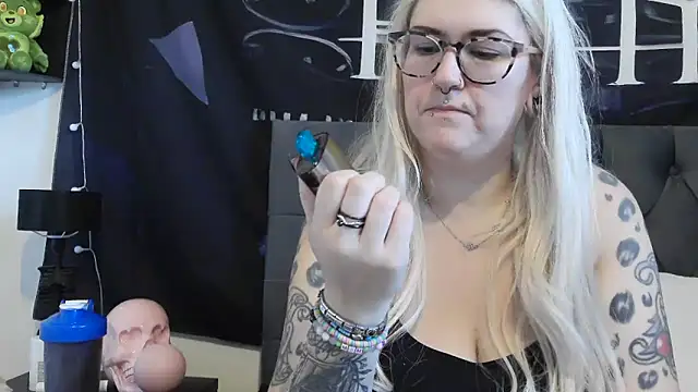 Snapshot of Sizzling_Indie36 chatting on 11/02/25, 03:47 Sizzling Indie36 online show from 11/02/25, 03:47