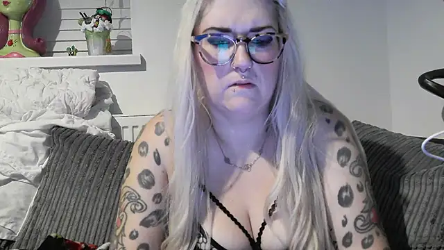 Snapshot of Sizzling_Indie36 chatting on 11/03/25, 07:48 Sizzling Indie36 online show from 11/03/25, 07:48