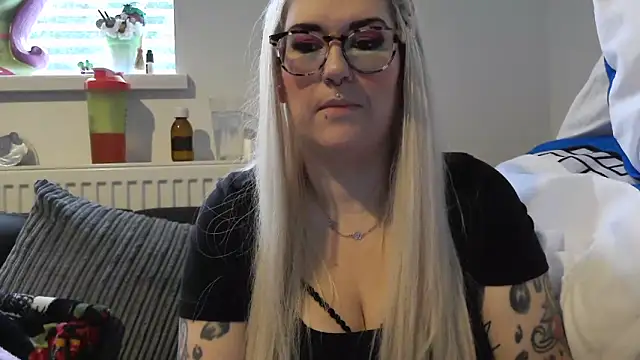 Snapshot of Sizzling_Indie36 chatting on 11/05/25, 01:44 Sizzling Indie36 online show from 11/05/25, 01:44