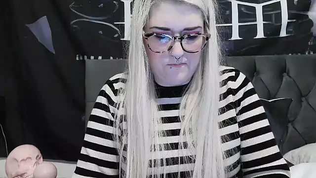 Snapshot of Sizzling_Indie36 chatting on 11/06/25, 04:08 Sizzling Indie36 online show from 11/06/25, 04:08