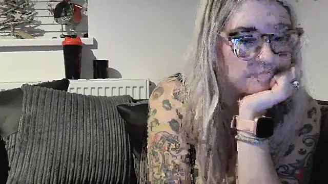 Snapshot of Sizzling_Indie36 chatting on 11/28/25, 05:26 Sizzling Indie36 online show from 11/28/25, 05:26