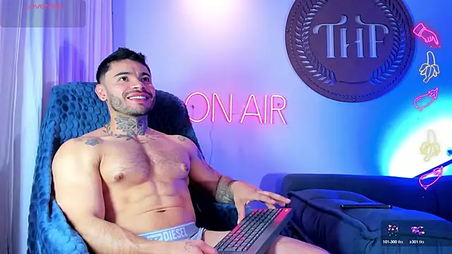 Snapshot of thiagoferrari2 chatting on 10/26/25, 01:00 thiagoferrari2 online show from 10/26/25, 01:00