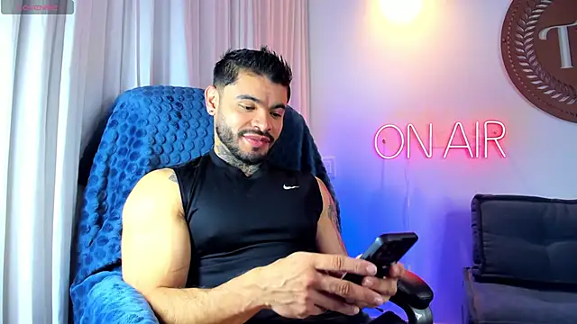 Snapshot of thiagoferrari2 chatting on 11/15/25, 02:53 thiagoferrari2 online show from 11/15/25, 02:53