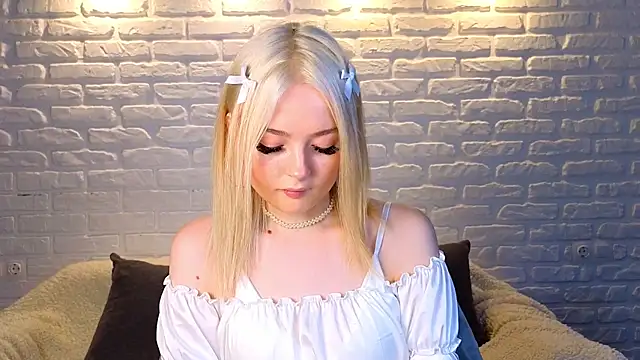 Snapshot of minigirl chatting on 03/16/25, 04:09 minigirl online show from 03/16/25, 04:09