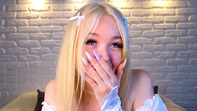 Snapshot of minigirl chatting on 03/16/25, 07:15 minigirl online show from 03/16/25, 07:15