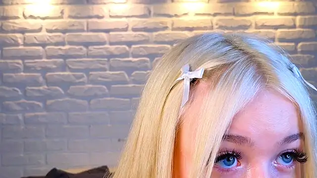 Snapshot of minigirl chatting on 03/18/25, 04:04 minigirl online show from 03/18/25, 04:04