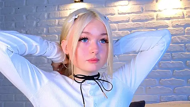 Snapshot of minigirl chatting on 03/18/25, 07:08 minigirl online show from 03/18/25, 07:08