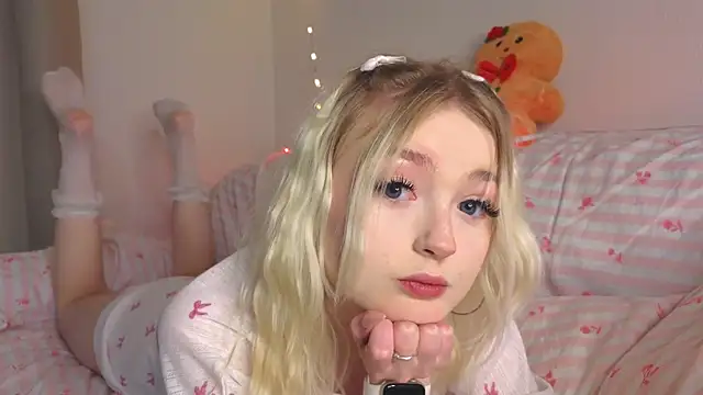 Snapshot of minigirl chatting on 02/07/26, 04:11 minigirl online show from 02/07/26, 04:11