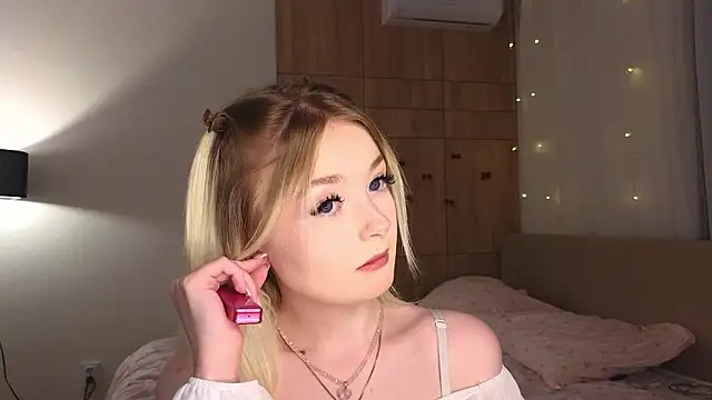 Snapshot of minigirl chatting on 02/27/26, 04:29 minigirl online show from 02/27/26, 04:29