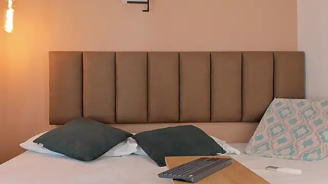 Snapshot of honeygray02 chatting on 10/06/25, 12:13 honeygray02 online show from 10/06/25, 12:13