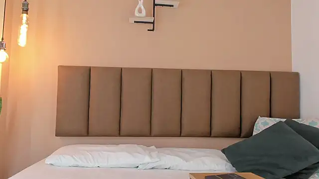 Snapshot of honeygray02 chatting on 10/08/25, 12:03 honeygray02 online show from 10/08/25, 12:03