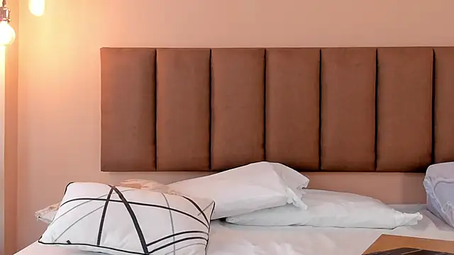 Snapshot of honeygray02 chatting on 12/16/25, 03:22 honeygray02 online show from 12/16/25, 03:22