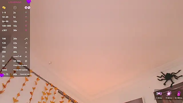 Valen ross  online show from 10/31/25, 01:06