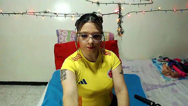 Snapshot of Samanta_SS chatting on 11/19/25, 03:50 Samanta SS online show from 11/19/25, 03:50