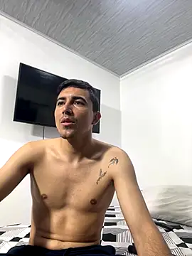 pareja curiosa19 online show from 10/29/25, 02:14