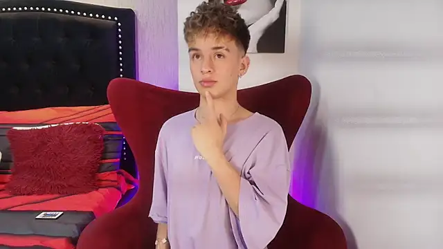 Snapshot of LiamWildx20 chatting on 09/22/25, 04:36 LiamWildx20 online show from 09/22/25, 04:36