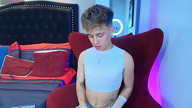 Snapshot of LiamWildx20 chatting on 09/26/25, 04:38 LiamWildx20 online show from 09/26/25, 04:38